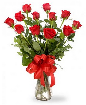  Bolu çiçek , çiçekçi , çiçekçilik  12 adet kırmızı güllerden vazo tanzimi