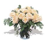 11 adet beyaz gül vazoda  Bolu İnternetten çiçek siparişi 
