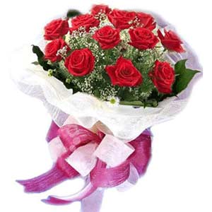  Bolu çiçek satışı  11 adet kırmızı güllerden buket modeli