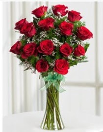 Cam vazo içerisinde 11 kırmızı gül vazosu  Bolu anneler günü çiçek yolla 