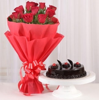 10 Adet kırmızı gül ve 4 kişilik yaş pasta  Bolu internetten çiçek satışı 